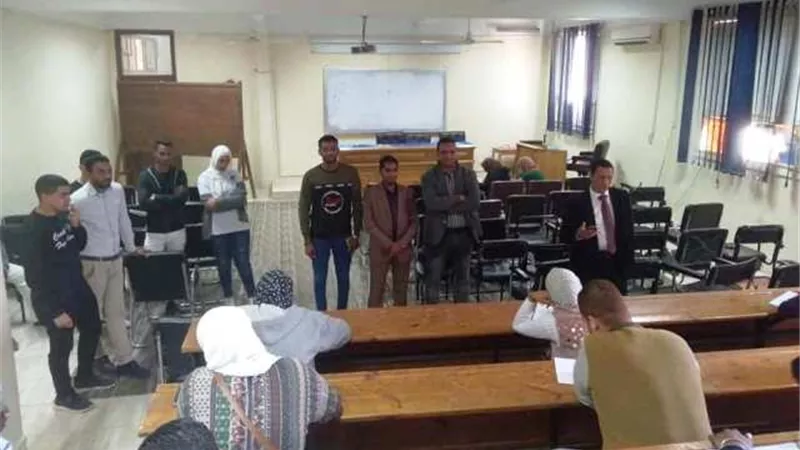طلاب كلية الآداب بقنا يحصدون جوائز 