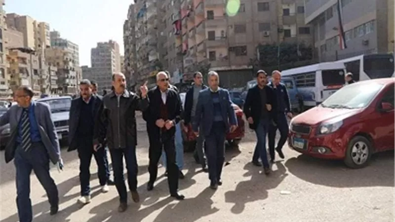 راشد.. يتفقد حاله النظافة بشوارع العشرين وعبد العال والملكة
