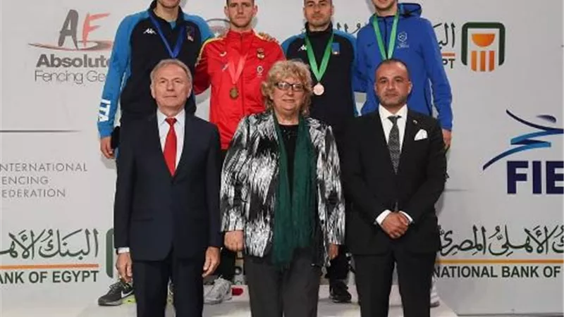 الماتادور الاسبانى يكتسح الازورى الايطالي فى نهائي كأس العالم لسلاح الشيش