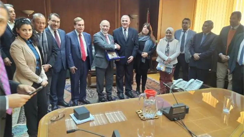 عبد العاطى يبحث مع رئيس مجلس النواب التشيلى التعاون فى مجال المياة