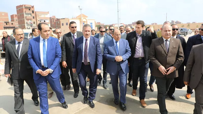 وزير التنمية يتفقد مصنع أبو خريطة بالمنوفية .. والمحافظ حملة لإسترداد 2000 فدان