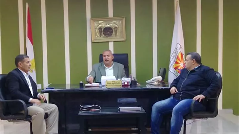 ابراهيم حمادة يترأس اجتماعا لمتابعة المشروعات المقامة بالمدينة