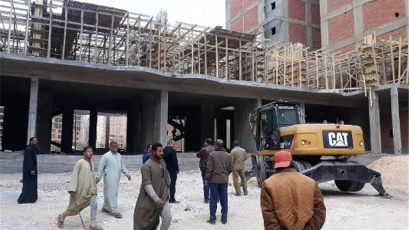 إزالة عدد من حالات البناء المخالف بـ