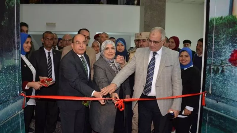 نائب وير الانتاج الحربي يفتتح معرض جامعة القناة لمنتجات المؤسسات .صور
