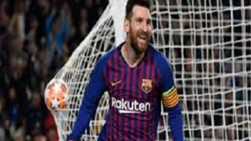 نجم برشلونة يعيد فريقة للصدارة بـ