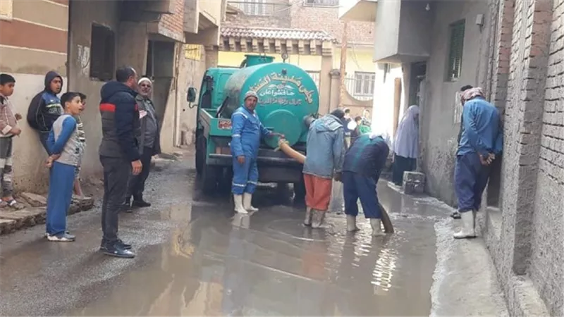 في اول عمل له.. رئيس مدينة السنطة بالغربية يتابع شفط مياه الأمطار