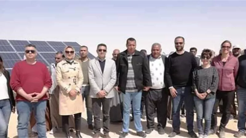 تدشين بئر زراعى لدعم الأسر الأكثر احتياجا لقرية بالوادى الجديد..بالصور