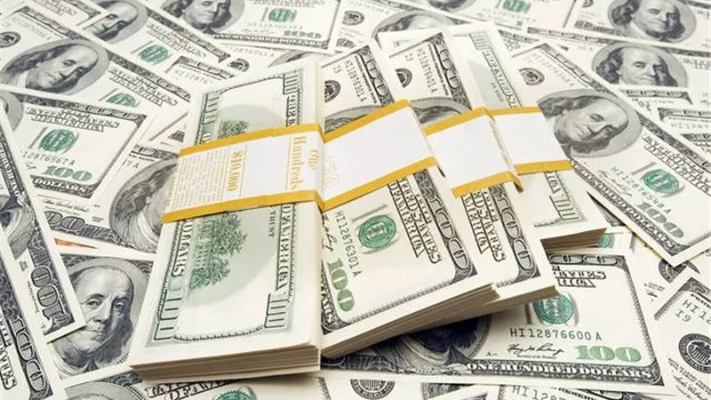 الدولار يخسر أمام الين واليورو