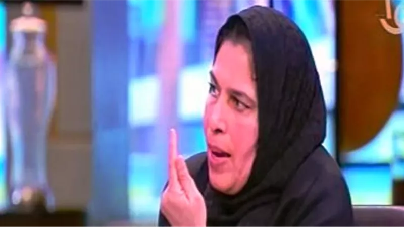 شقيقة أحمد زكى تبكى على الهواء بسبب بيع مقتنياته