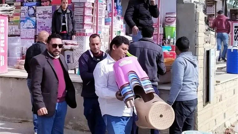 حملة إزالات مكبرة على المحلات والمقاهى المخالفة فى مدينة بدر.. بالصور