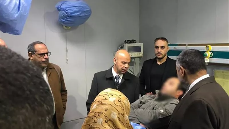 وكيل وزارة صحة الشرقية يطمئن علي حالة ممرض اعتدى عليه الاهالى