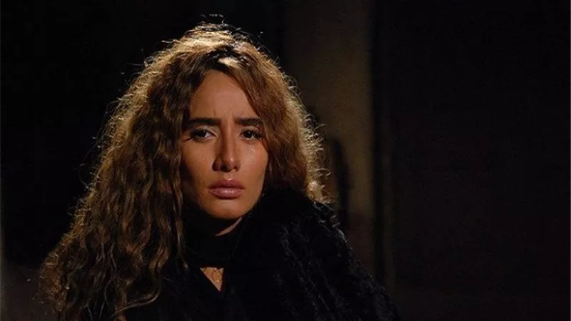 زينة تنعى حسنى مبارك..