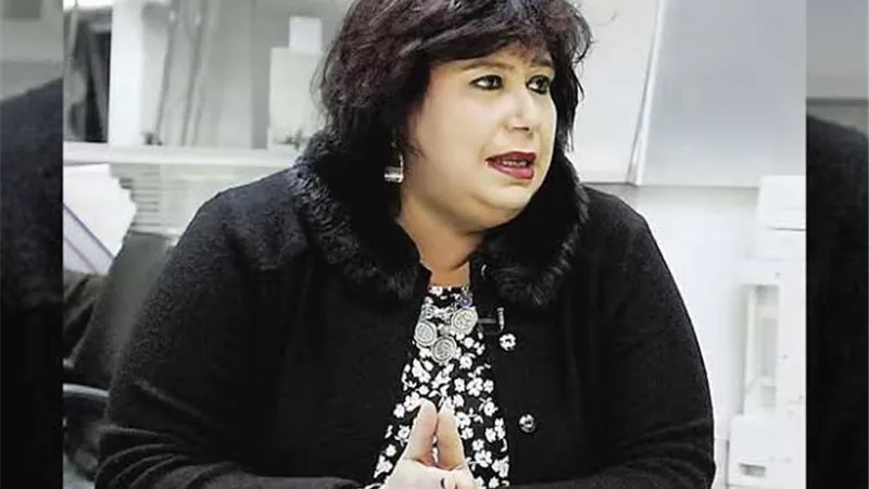 بكلمات مؤثرة .. وزيرة الثقافة تنعى رحيل الرئيس الأسبق محمد حسنى مبارك