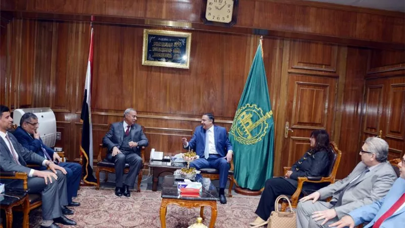 محافظ القليوبية ورئيس الجامعة يبحثان مشروع إنشاء مستشفى الجامعة التخصصى