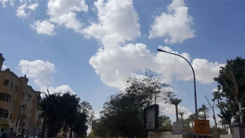سحب كثيفة ورياح وبرودة شديدة وإلغاء البالون لليوم الثانى على التوالى بالأقصر