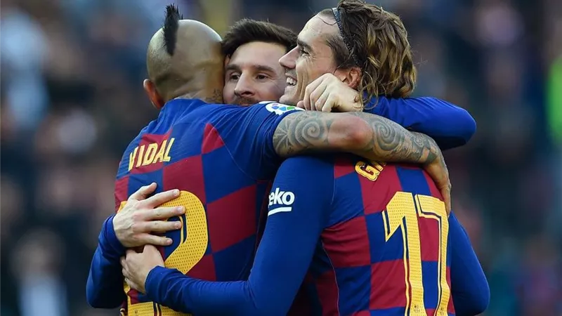برشلونة يصطدم بـ نابولي في دوري الأبطال.. الليلة