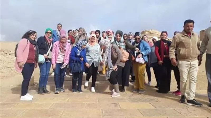أفواج رحلات أعرف بلدك تزور الواحات لتنشيط السياحة بالوادى الجديد.صور