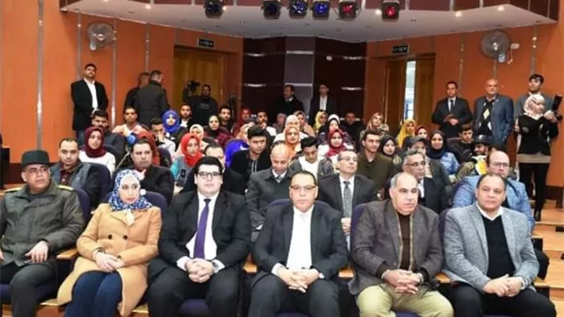 محافظ الشرقية خلال لقائه بالشباب :أنتم الأمل والمستقبل لبناء الوطن