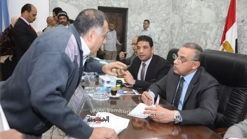 لقاء جماهيري لبحث وحل مشاكل 137 مواطن بسوهاج ..صور