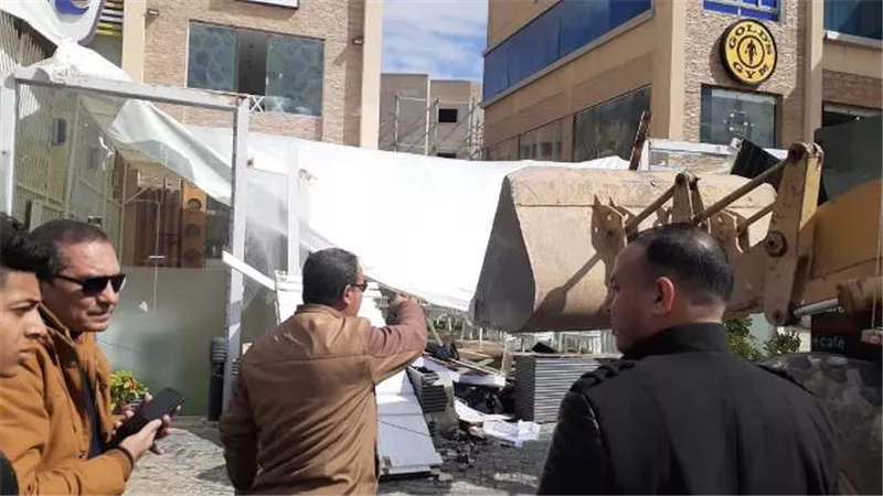 جهاز مدينة الشيخ زايد يشن حملة لإزالة التعديات ورفع الإشغالات بالمولات التجارية