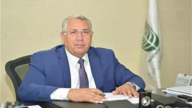 وزير الزراعه : الكروت الذكيه للفلاحين متوفرة بفروع بنك الفلاح المصري ومن لم يصله سيعامل بالنظام القديم