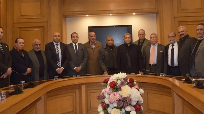 رئيس الغرف التجارية يبحث نقل سوق الجملة في الإسكندرية