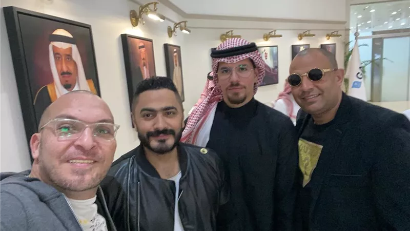 وصول تامر حسني جده استعدادا لإحياء حفلا عالميا بمشاركة الأمريكي ايكون.. صور