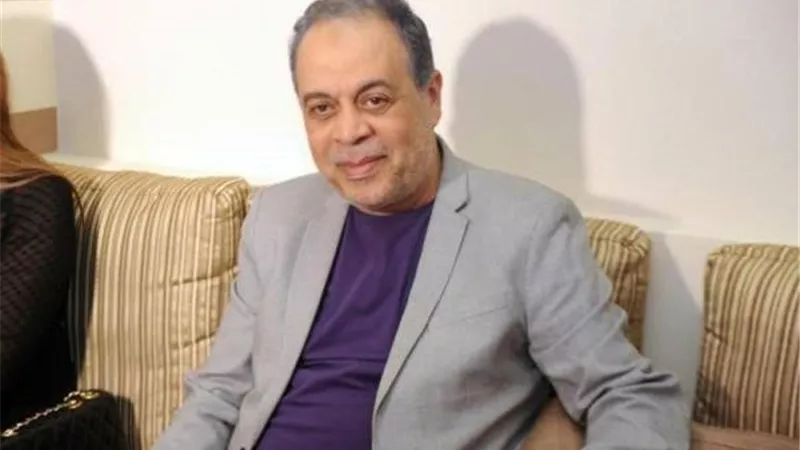 نقيب الممثلين يوجه الشكر للرئيس السيسي لحضور جنازة مبارك .. صور