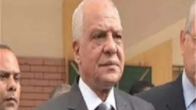 محافظ الجيزة يجازى نواب و رؤساء الأحياء المقصرين فى أعمال النظافة