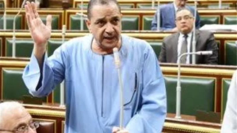 برلماني: جنازة مبارك العسكرية رسالة للعالم تؤكد عظمة المصريين
