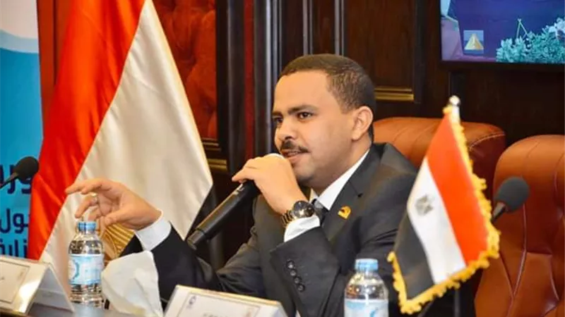 النائب أشرف رشاد يدعم نادى شبان قنا بـ 50 ألف جنيه