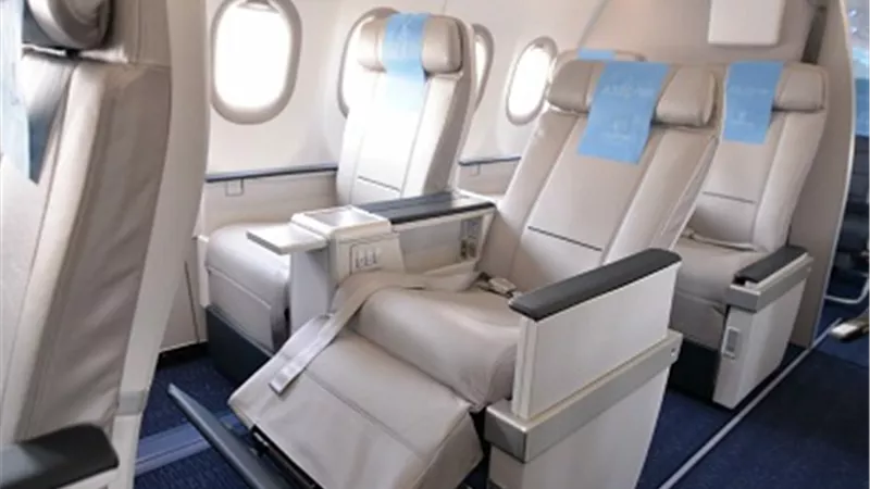 مطار القاهرة يستقبل طائرة مصرللطيران الرابعة الجديدة من طراز إيرباص A320neo