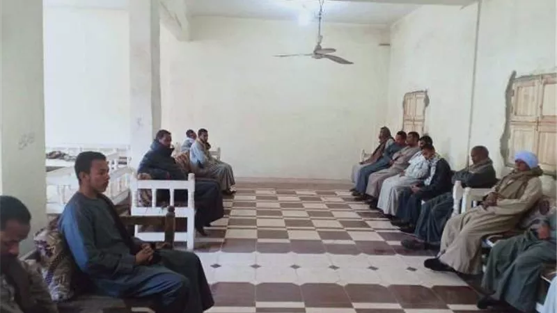 النقادية بأسوان يقيمون سرادق عزاء حزنا على وفاة 