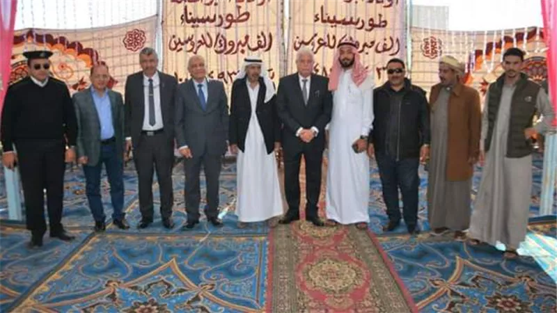 محافظ جنوب سيناء يلبي دعوة شاب بدوي ويشهد حفل زفازفه .صور