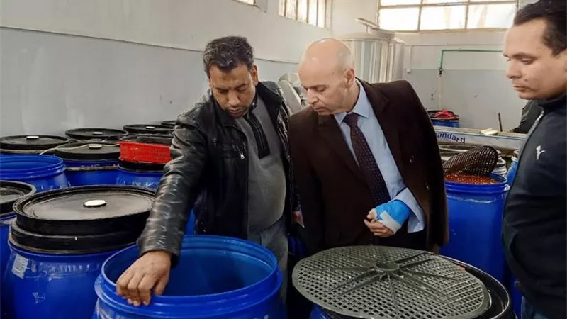 وقائي الشرقية يدهم مصنع أغذية بدون ترخيص