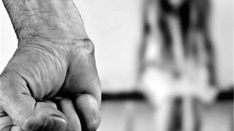 ما هي متلازمة ستوكهولم ولماذا تدفع الضحية للتعاطف مع الجانى