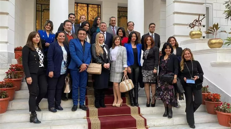أسامة هيكل يجتمع مع مذيعي ماسبيرو لوضع السياسات الإعلامية