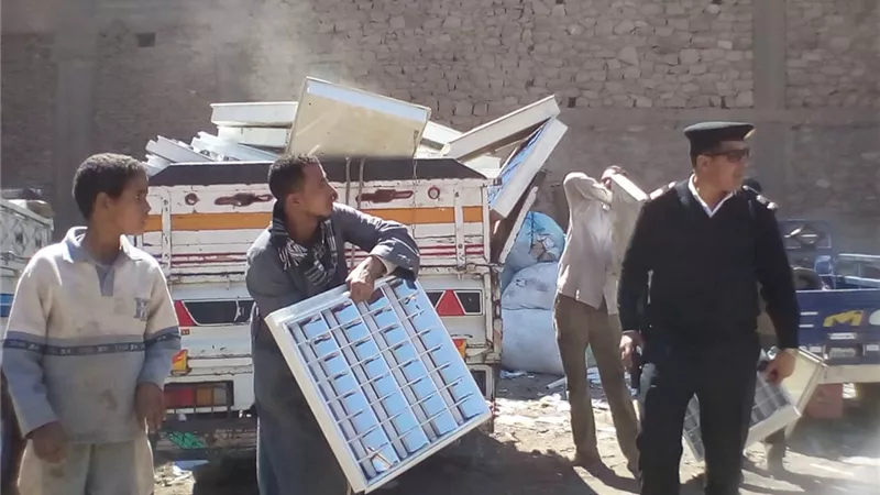 حملة لغلق مخازن الخرده بمطلع المحمودية فى اسوان