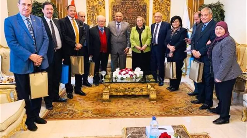 الرقابة الادارية تكرم ياسر عمر وكيل لجنة الخطة والموازنة بمجلس النواب بالصور