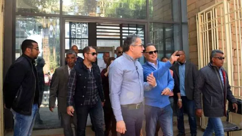 وزير الآثار يتفقد عناصر الهوية البصرية بمعبد الكرنك .صور