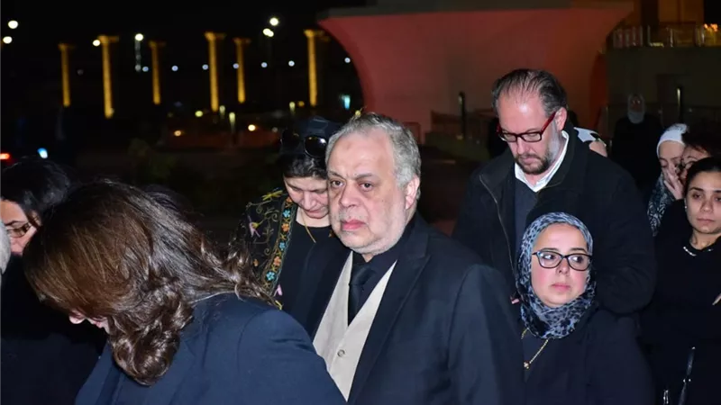 اشرف زكى فى عزاء الرئيس الأسبق حسني مبارك بمسجد المشير