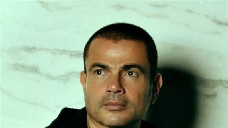 عمرو دياب يحتفل بنجاح ألبومه الجديد 
