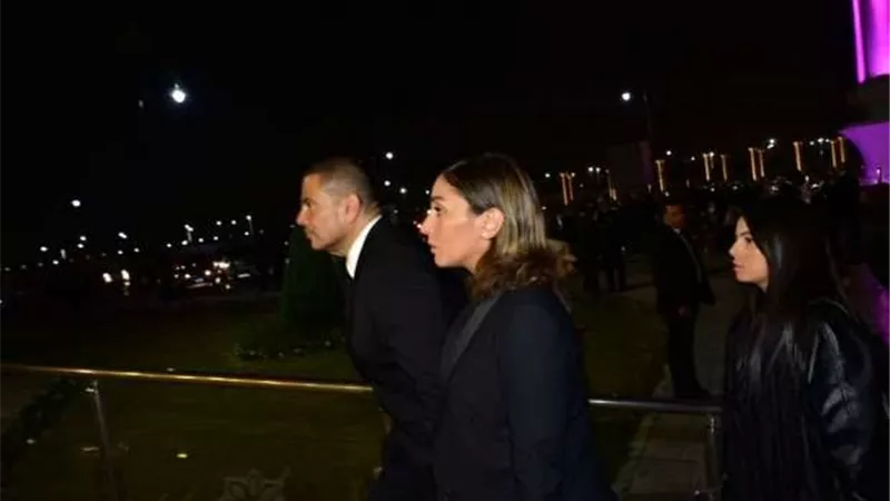 عمرو دياب ودينا الشربينى فى عزاء الرئيس الأسبق محمد حسنى مبارك .. صور