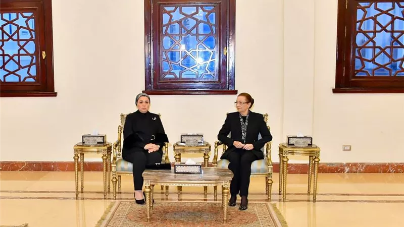 قرينة الرئيس تقدم واجب العزاء لأسرة الرئيس الأسبق حسني مبارك