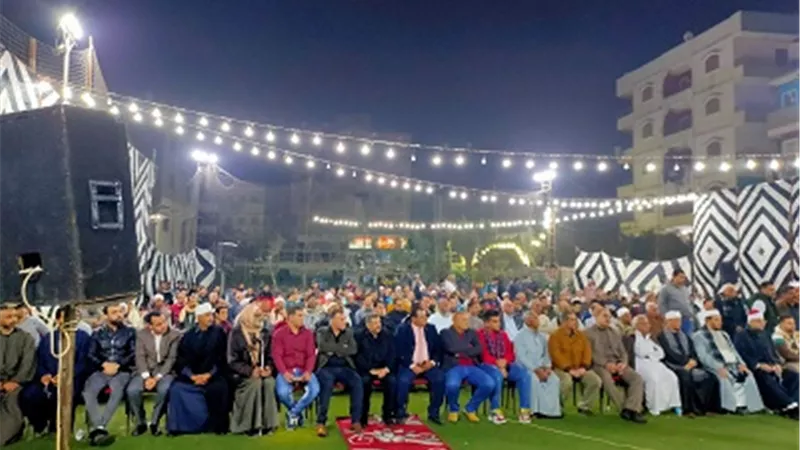عزاء أهالى ميت حمل بالشرقية فى الرئيس مبارك