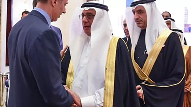 المستشار الحمر ينقل تعازي ملك البحرين لاسرة الرئيس الاسبق مبارك