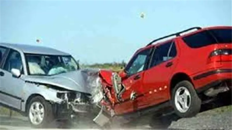اصابة 5 اشخاص في تصادم سيارتين فى البحيرة