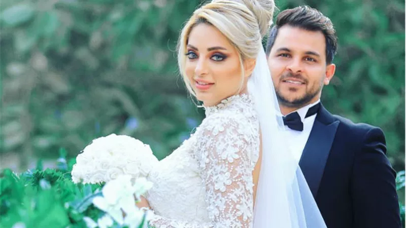 مى حلمى تستعرض سيارتها الفارهة فى دبى