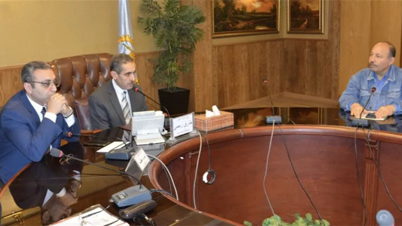 محافظ الغربية .. يطالب بصيانة وإصلاح جميع المعدات ورفع القمامة وإنارة الشوارع