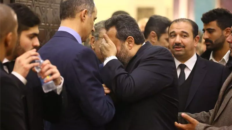 بالصور : لحظة بكاء مجدى عبد الغنى فى عزاء الرئيس الأسبق حسني مبارك